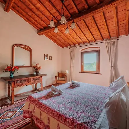With View And Garden - Quercia